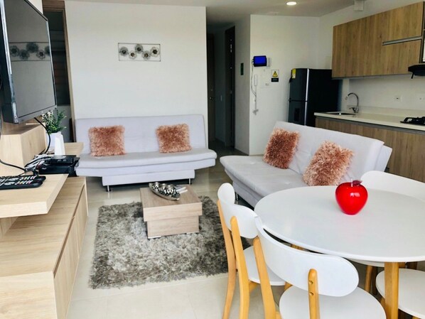 Panoramic Apartment, Multiple Beds, Lake View | Private kitchen | Fridge, microwave, oven, stovetop - Guatapé Apartamentos A&A Parque (Guatapé)