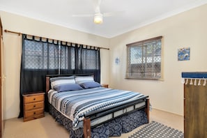 3 chambres, fer et planche Ă repasser, draps fournis