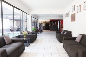 Flat-screen TV, DVD player - Hotel Concorde (Arica)