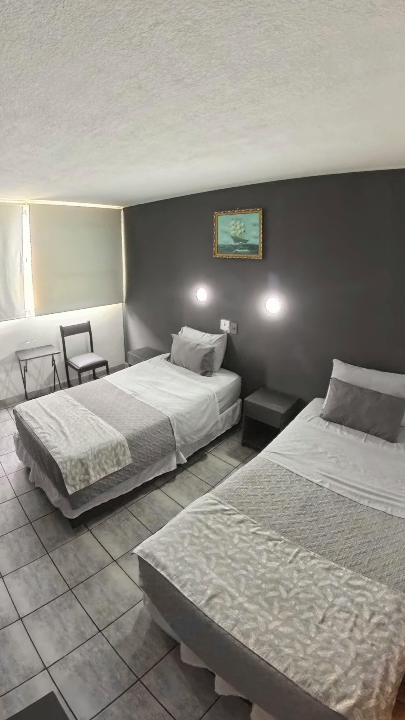 Doppelzimmer, 2 Einzelbetten | Minibar, kostenloses WLAN, Bettwäsche