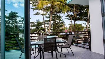 Design Studio Suite, 1 Bedroom, Balcony, Partial Ocean View | Terrace/patio