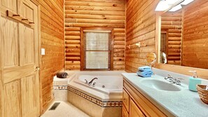 Bañera, secador de pelo, toallas