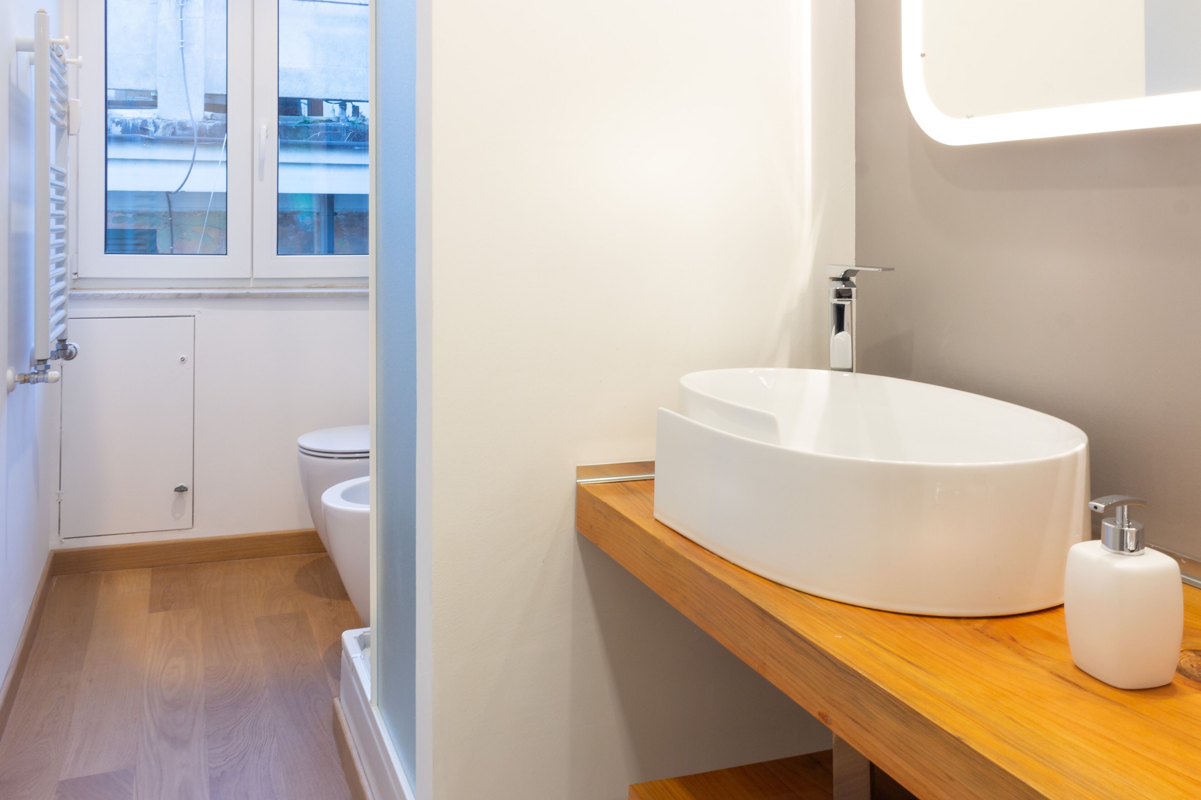 Dusche, Haartrockner, Bidet, Handtücher