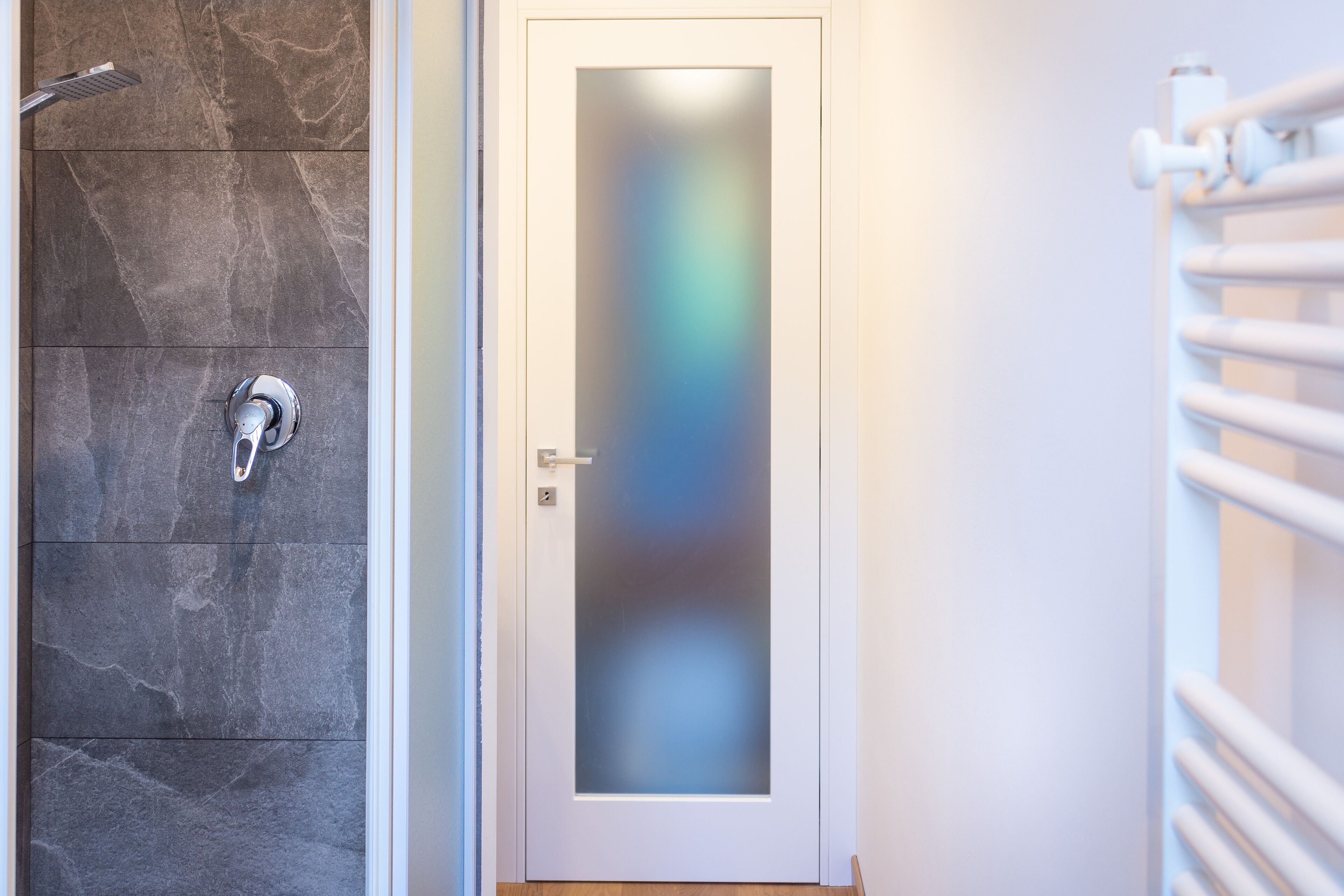 Dusche, Haartrockner, Bidet, Handtücher