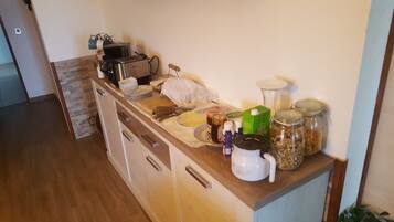 Se ofrece un desayuno continental (5 EUR por persona)