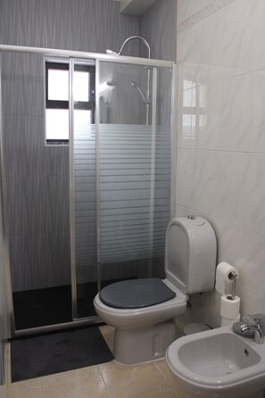 Double Room, 1 King Bed, Private Bathroom (Cordoama) | Bathroom