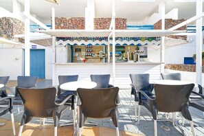 Outdoor dining - Bluesea Bahia Fanabe and Villas (Adeje)