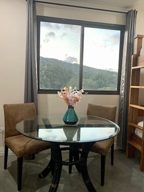 Individually decorated, blackout curtains, iron/ironing board, free WiFi - Buena Vista Boquete (Boquete)