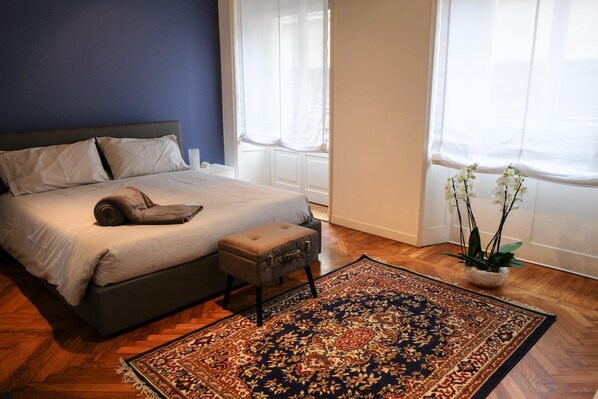 2 bedrooms, in-room safe, desk, iron/ironing board