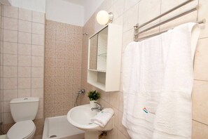 Hair dryer, towels, soap, shampoo - K-Possidi Beachfront Villa by Halkidiki Villas (Kassandra)
