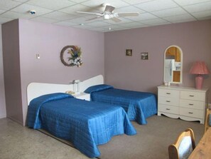 Familienzimmer, 1 King-Bett | Kostenloses WLAN, Bettwäsche