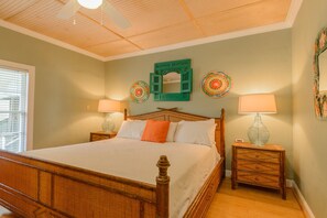 In-room safe, iron/ironing board, free WiFi, bed sheets - Key West Villas (Key West)