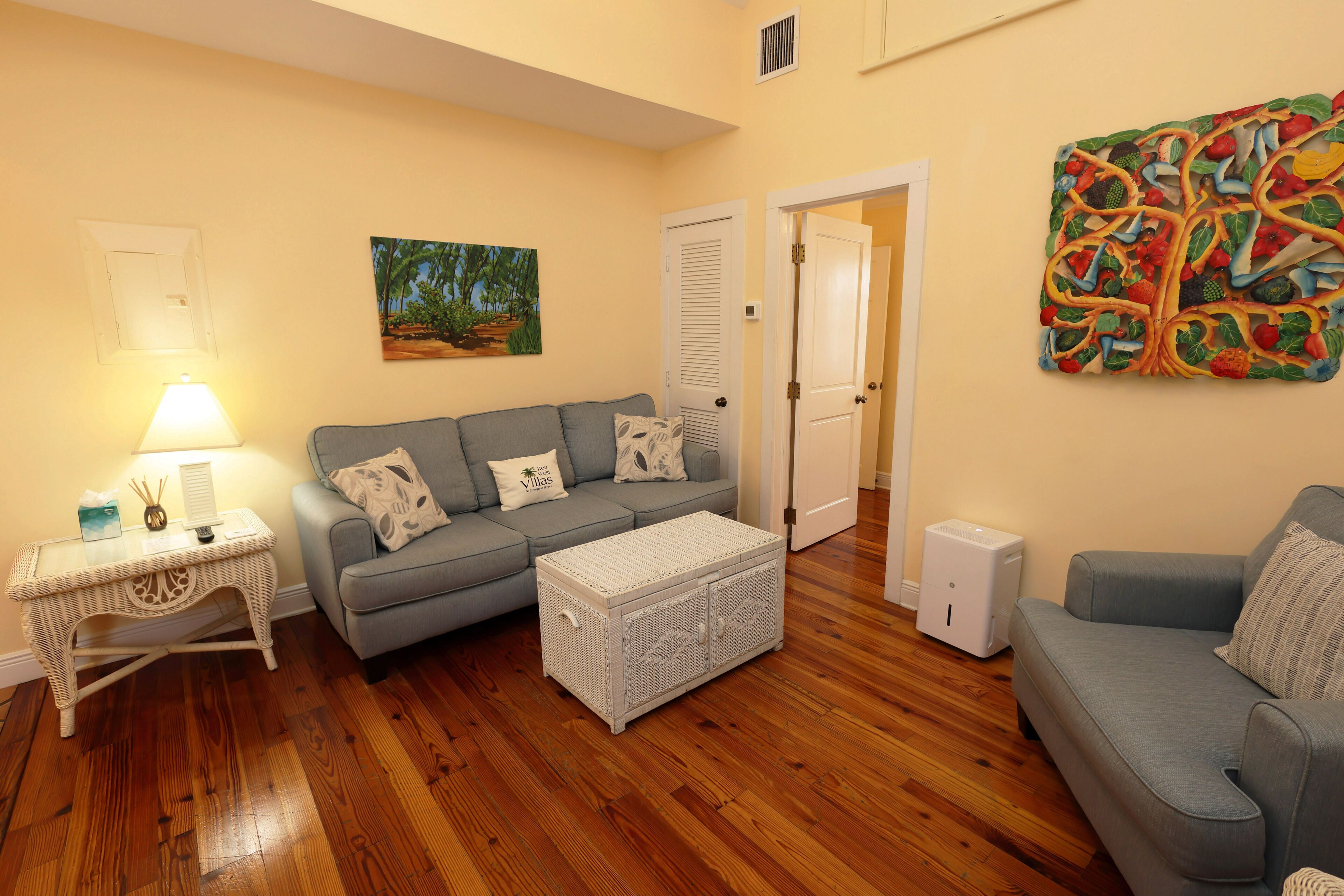 one bedroom deck villa | living room | 36-inch flat-screen tv with cable channels, tv