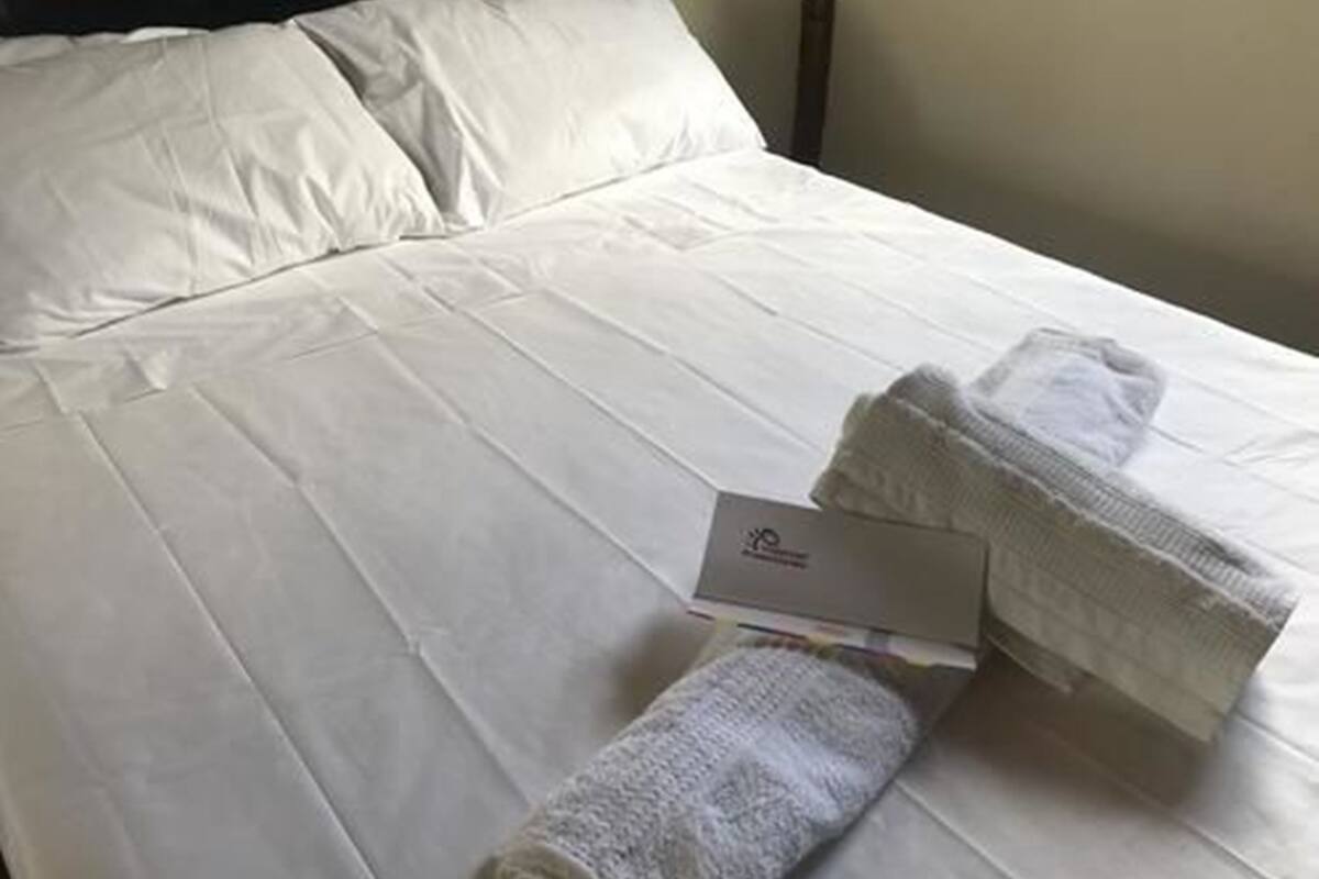 Standard-Doppelzimmer, 1 Doppelbett | Bügeleisen/Bügelbrett, kostenloses WLAN, Bettwäsche