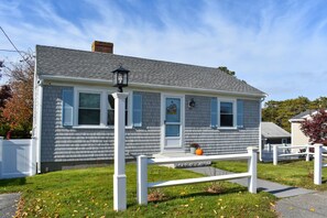 Exterior - Four bedroom home less than 200 ft to shared/private beach (Dennis Port)