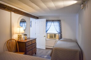 4 bedrooms, iron/ironing board, free WiFi