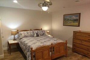 3 bedrooms, iron/ironing board, WiFi, bed sheets - Charming and Updated Home Next to Downtown (Grass Valley)