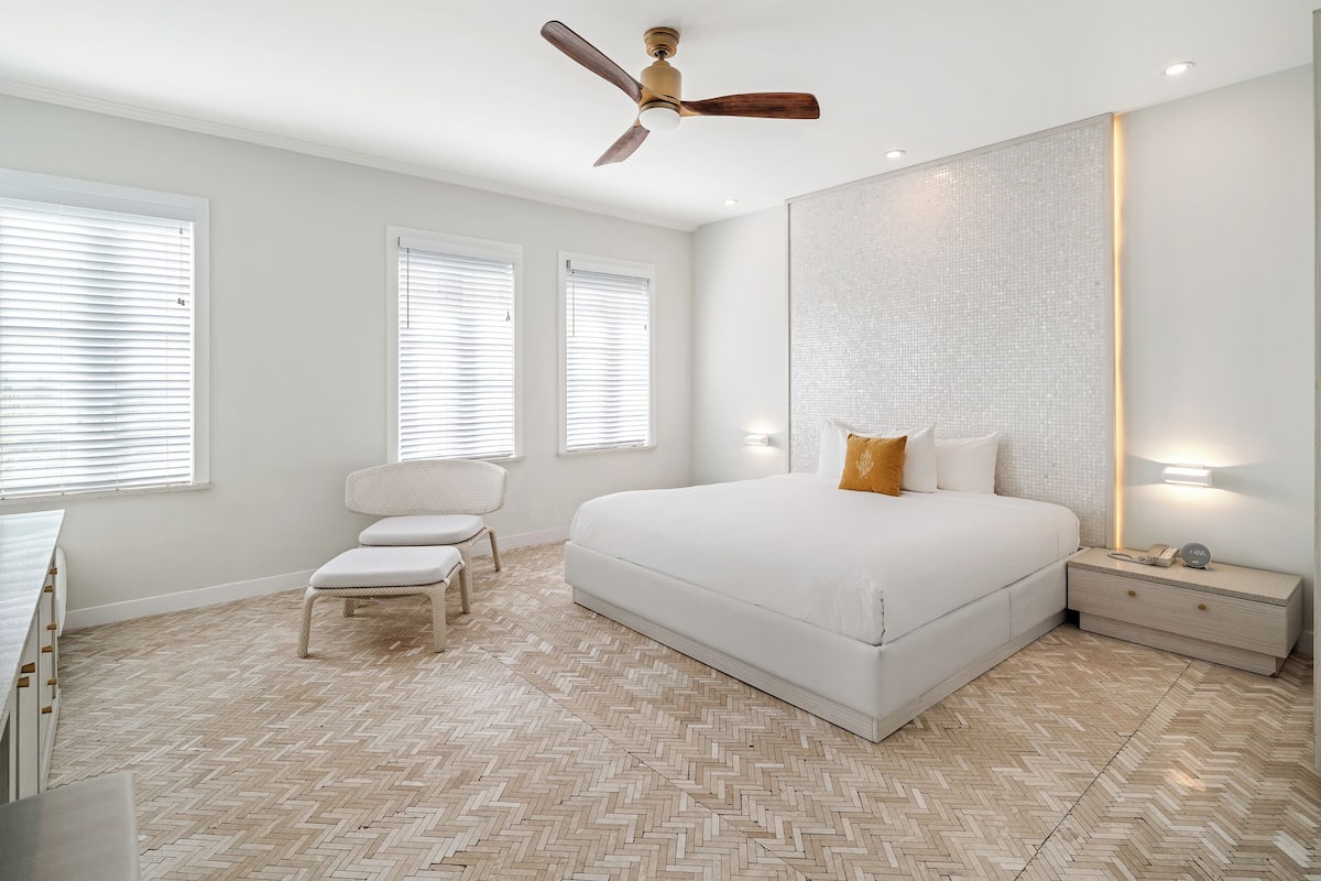 Suite, 2 Bedrooms, Ocean View (King) | Egyptian cotton sheets, premium bedding, minibar, in-room safe