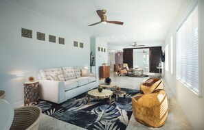 Luxury Penthouse, 1 King Bed with Sofa bed, Ocean View | In-room safe, iron/ironing board, free WiFi, bed sheets
