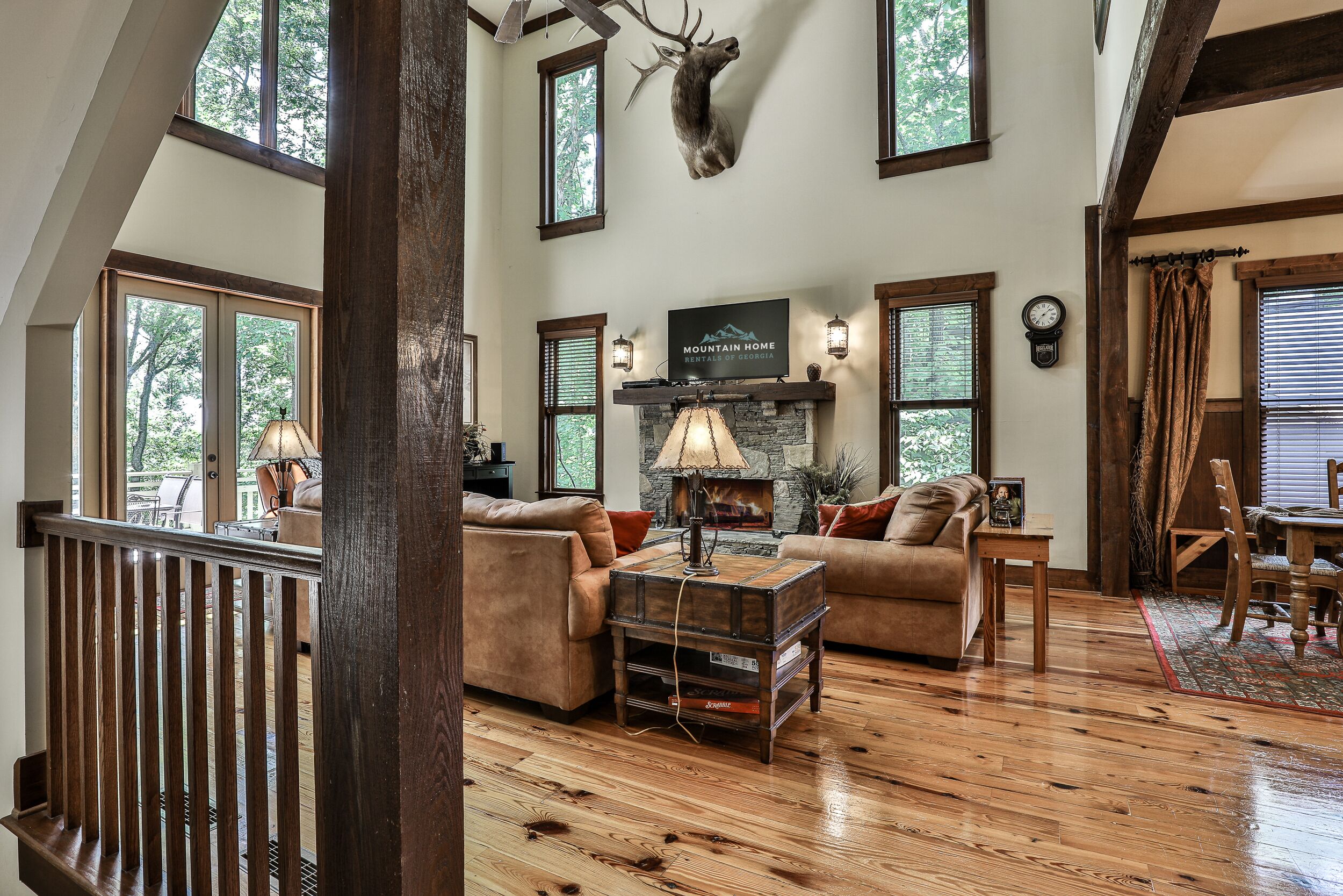 ELK HORN | Charming MOUNTAIN Lodge with COZY Fireplace & Amenities in Fantastic Location !