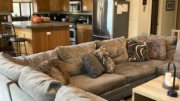 Smart TV, fireplace, DVD player, table tennis