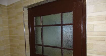 Gruiul Colunului Small house