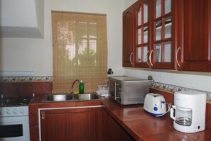 Deluxe Apartment, Multiple Beds, Hill View | Private kitchen - Apart Hotel Valle Verde (San Salvador)