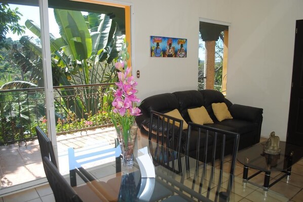 Televisión de plasma de 32 pulgadas con canales por cable y televisión 