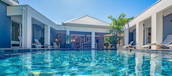 Villa Morgan, modern, heated pool and close to amenities