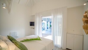 4 bedrooms, in-room safe, iron/ironing board, free WiFi