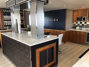 CafetiÚre-théiÚre, épices