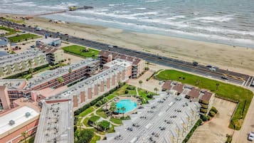 En la playa y toallas de playa