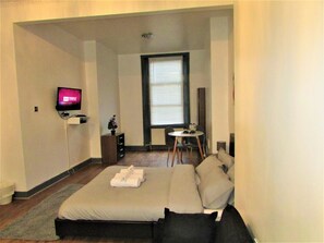 Elite Double or Twin Room, 1 King Bed with Sofa bed | Egyptian cotton sheets, premium bedding, soundproofing - Home away from home (London)