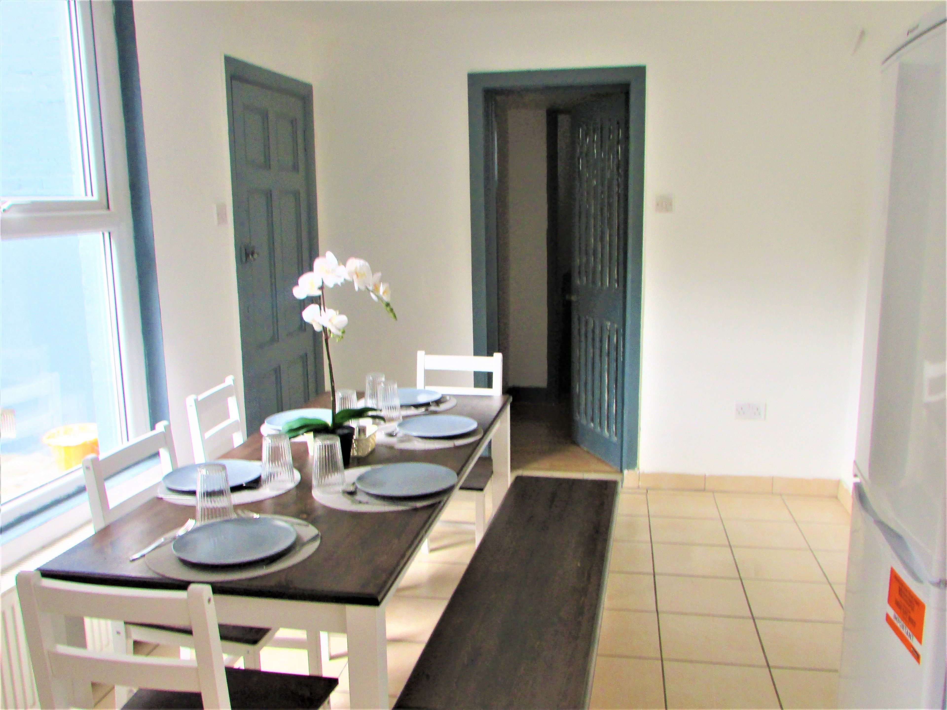 Full-size fridge, microwave, oven, cookware/dishes/utensils