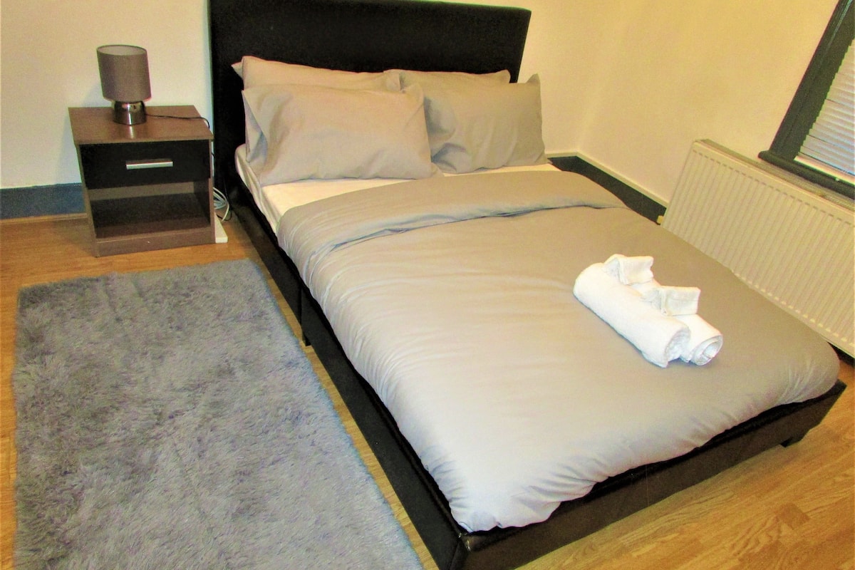 Habitación doble Confort, 1 cama Queen size | Sábanas de algodón egipcio y ropa de cama de alta calidad