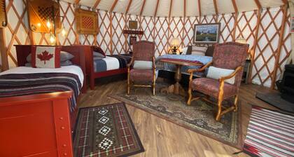 Fantastic and Fun “O Canada" Yurt, sleeps 4