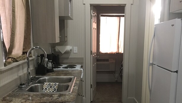 小屋, 2 张大床 | 私人厨房 | 茶具/咖啡用具、大冰箱、微波炉、烤箱