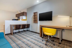 Pillowtop beds, desk, iron/ironing board, free WiFi