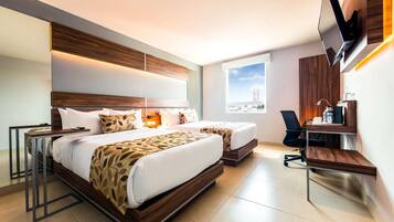 Standardzimmer, 2 Doppelbetten, Nichtraucher | Betten mit Memory-Foam-Matratzen, Zimmersafe, Schreibtisch