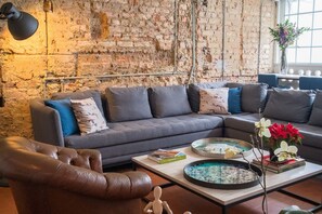 TV, fireplace, stereo - Chic room in THE MILAGRO Guest House (Chapinero)