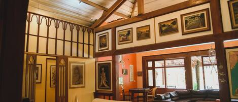 Coin salon dans le hall