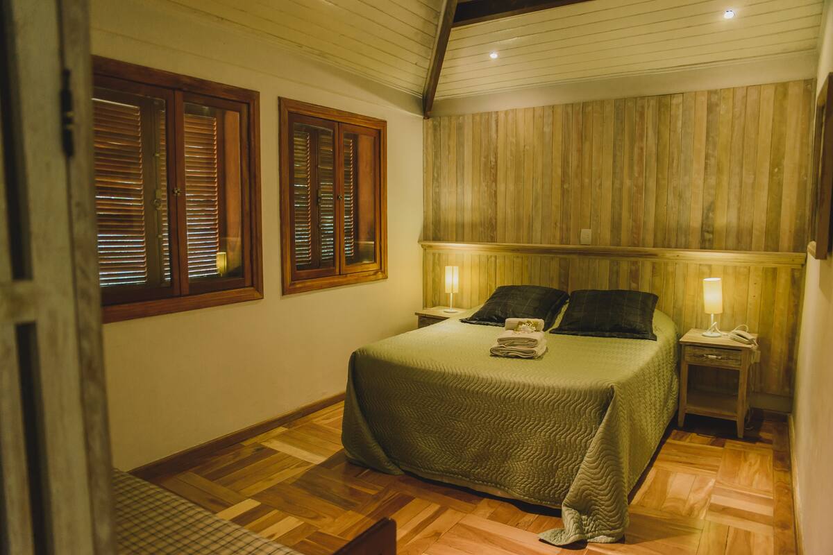 H6 Suite de luna de mel, 1 cama King size con sofá cama | Minibar, laptop workspace, iron/ironing board, WiFi (free)