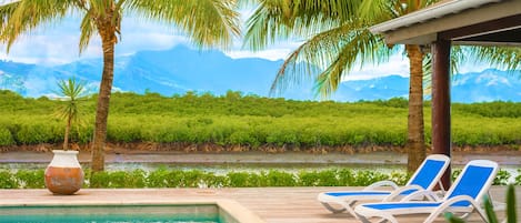 무료 미니바 품목, 각각 다른 스타일의 인테리어, 각각 다르게 가구 비치, 암막 커튼