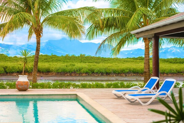 Free minibar items, individually decorated, individually furnished