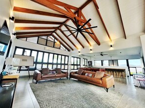 Villa, 5 habitaciones, vistas al jardín (101/5) | Zona de estar | Una Smart TV, Netflix, servicios de streaming