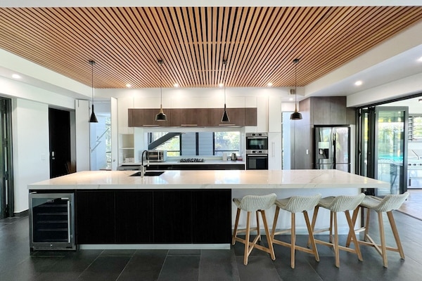 Ücretsiz minibar ürünleri, ayrı ayrı dekore edilmiş, ayrı ayrı döşenmiş