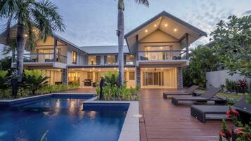 Mini-bar avec articles gratuits, décoration personnalisée