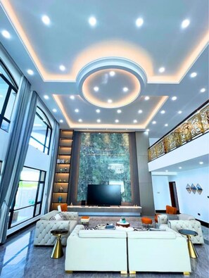 Huvila, useita makuuhuoneita (67/7 Riverfront) | Oleskelualue | Älytelevisio, Netflix, suoratoistopalvelut