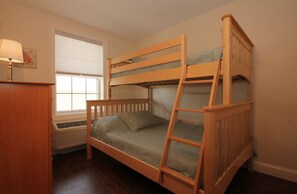 2 slaapkamers, een strijkplank/strijkijzer, wifi, beddengoed
