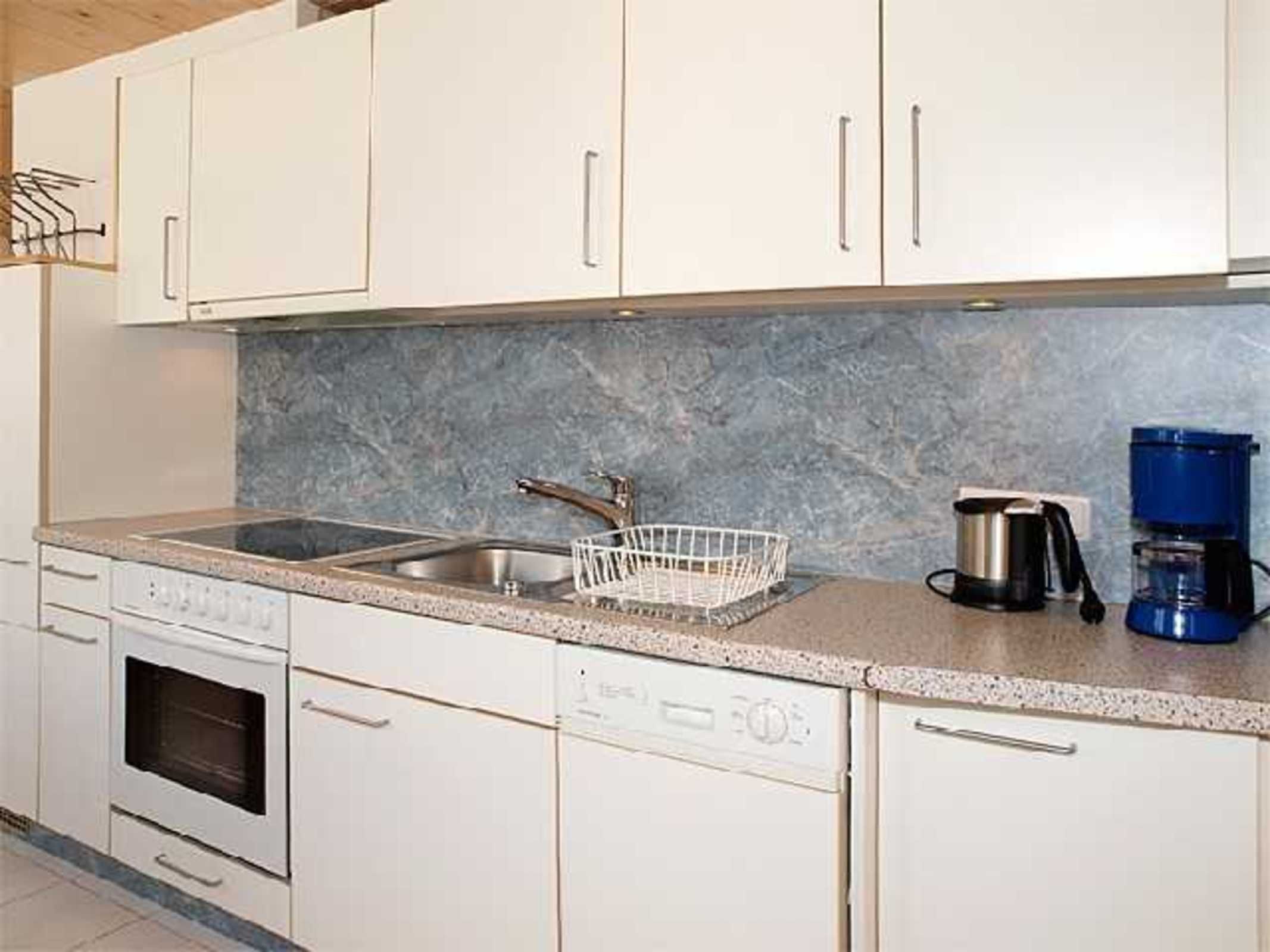 Réfrigérateur, micro-ondes, four